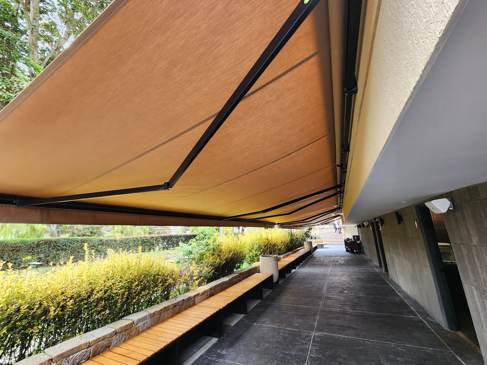 Toldo Brazos Extensibles — instalación 3