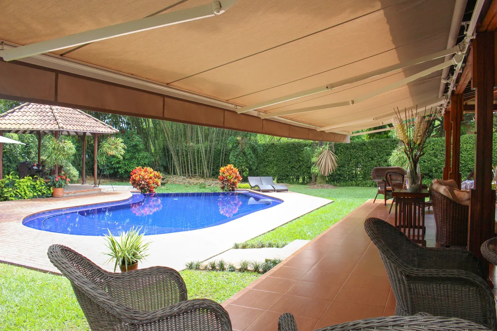 Toldo Brazos Extensibles — instalación 10